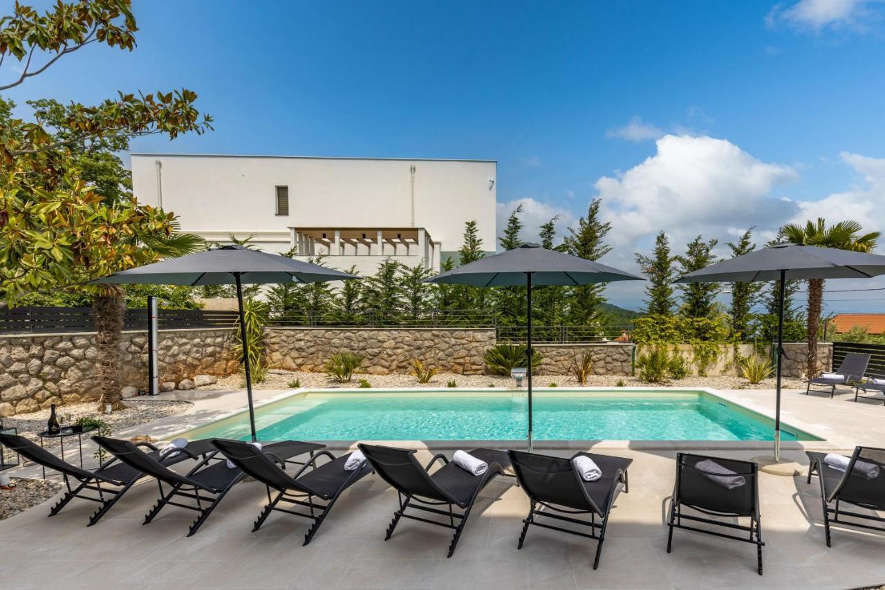 Villa Adriatic, Apartment Chiara With Sea View And Heated Swimming Pool, Free Private Parking, Ičići Exterior foto